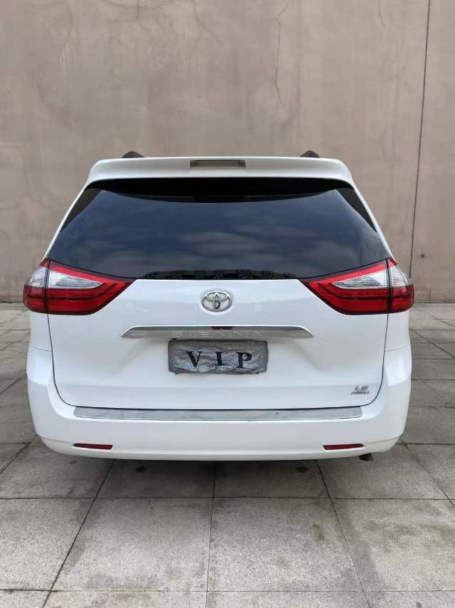 营口17年丰田塞纳5