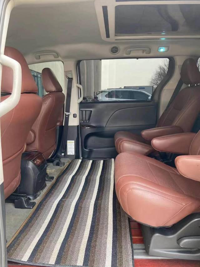 营口17年丰田塞纳6