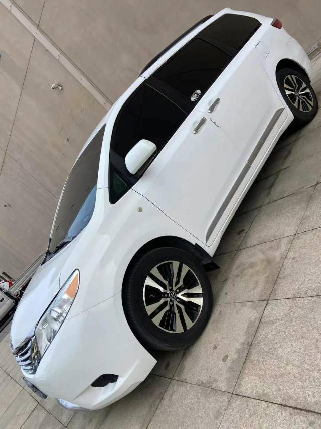 营口17年丰田塞纳9