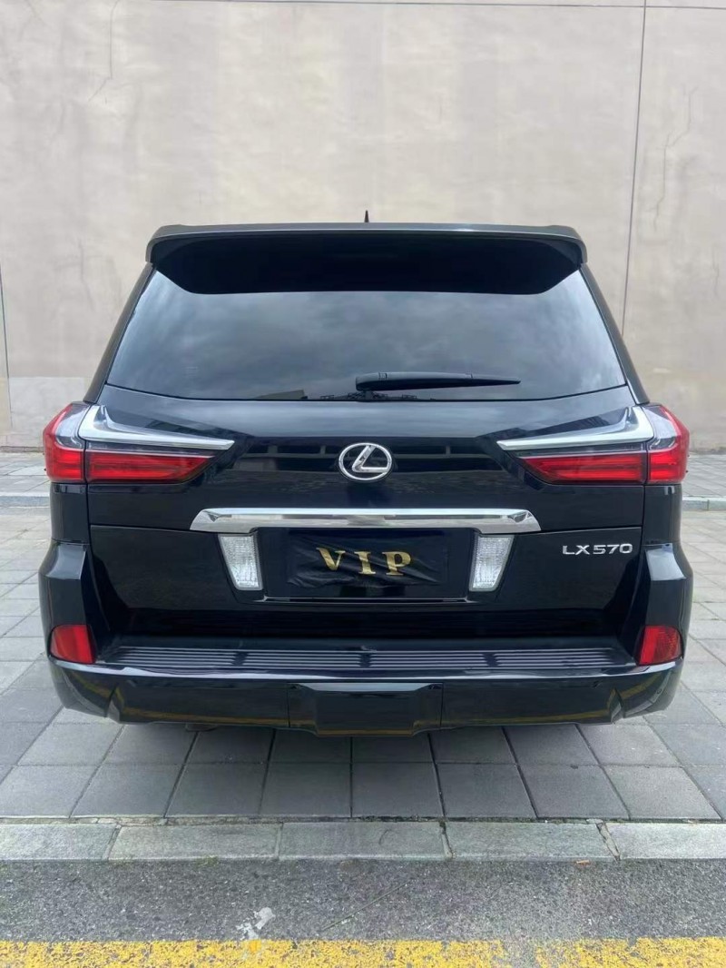 营口17年雷克萨斯LX8