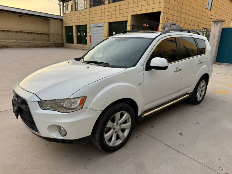 平顶山12年三菱欧蓝德3