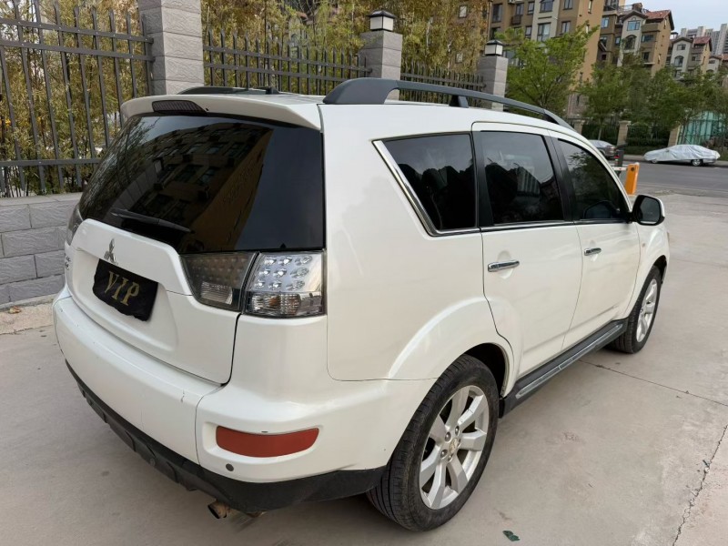 平顶山12年三菱欧蓝德9