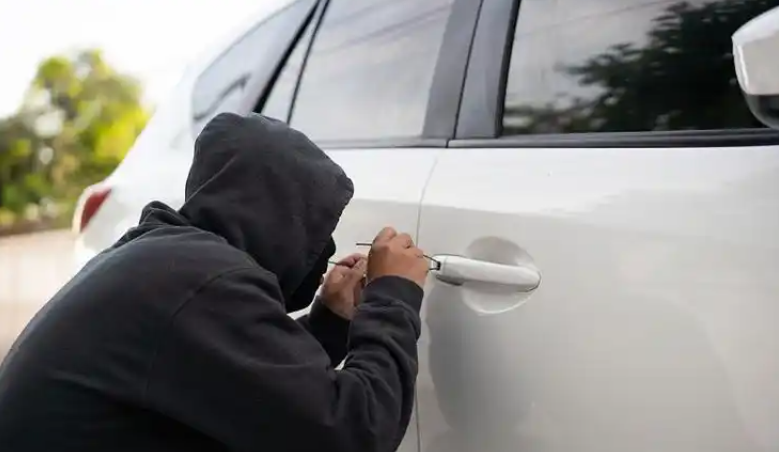 偷偷开走抵押车算盗窃吗