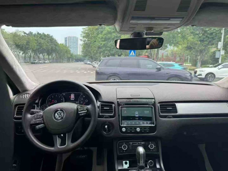 重庆17年大众途锐5