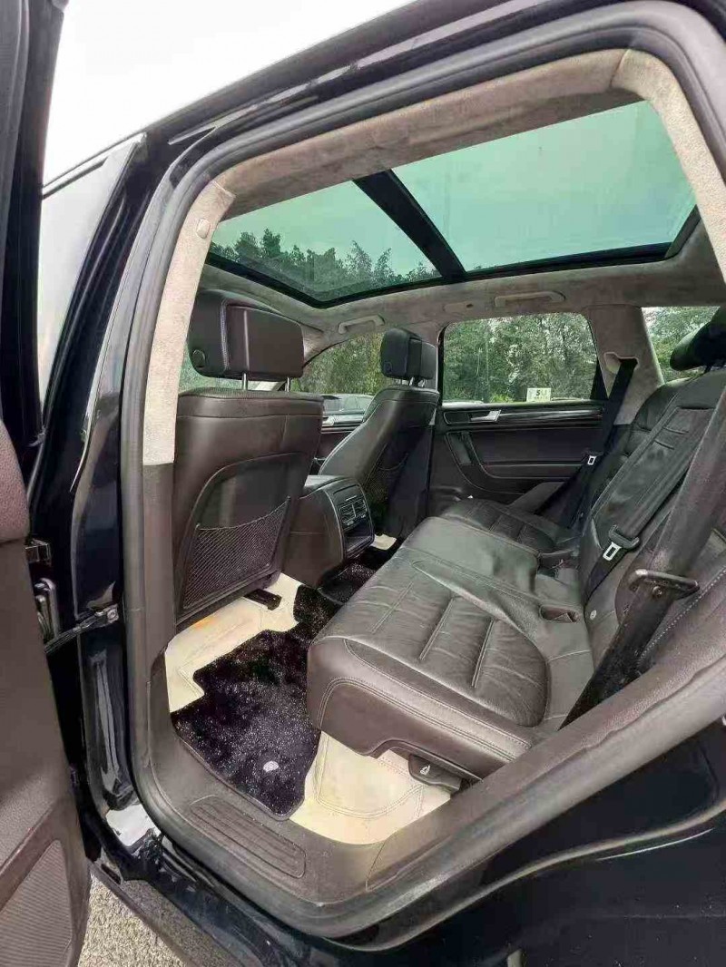 重庆17年大众途锐6