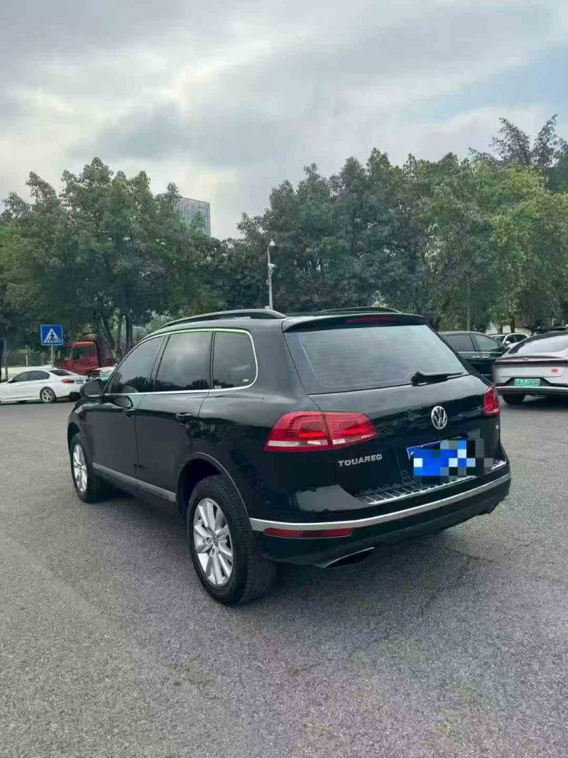 重庆17年大众途锐8