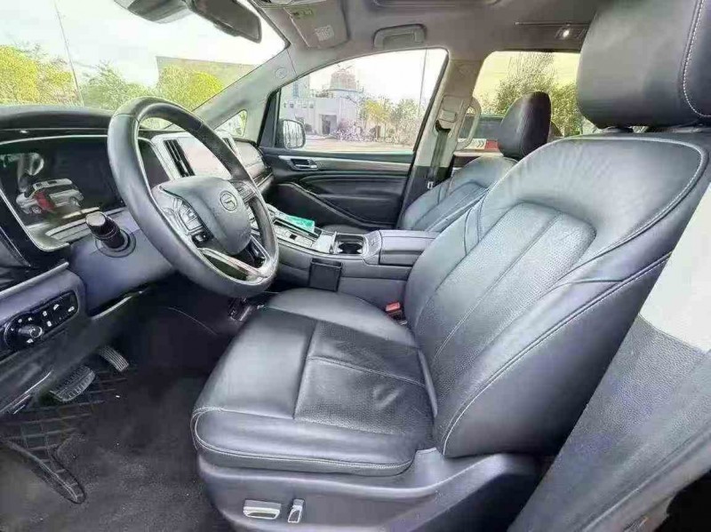 丽江21年传祺M86