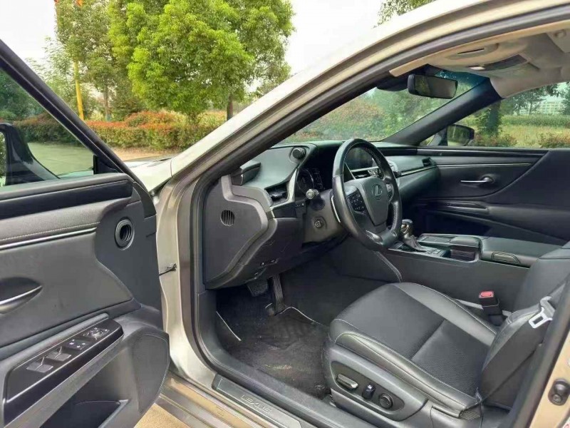 徐州19年雷克萨斯ES6