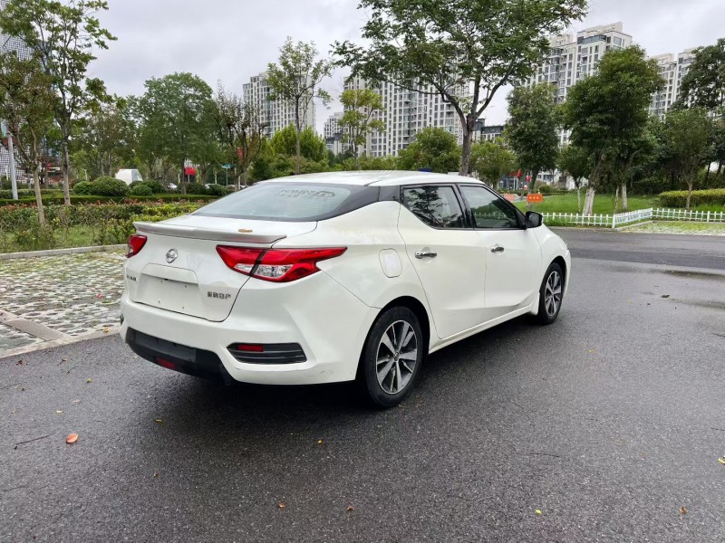 盐城16年日产蓝鸟4