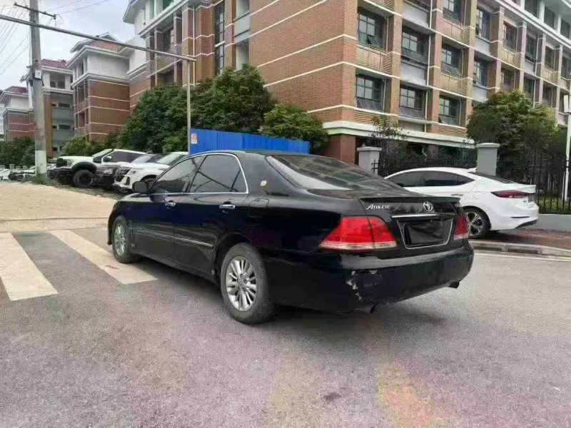 南宁06年丰田皇冠8