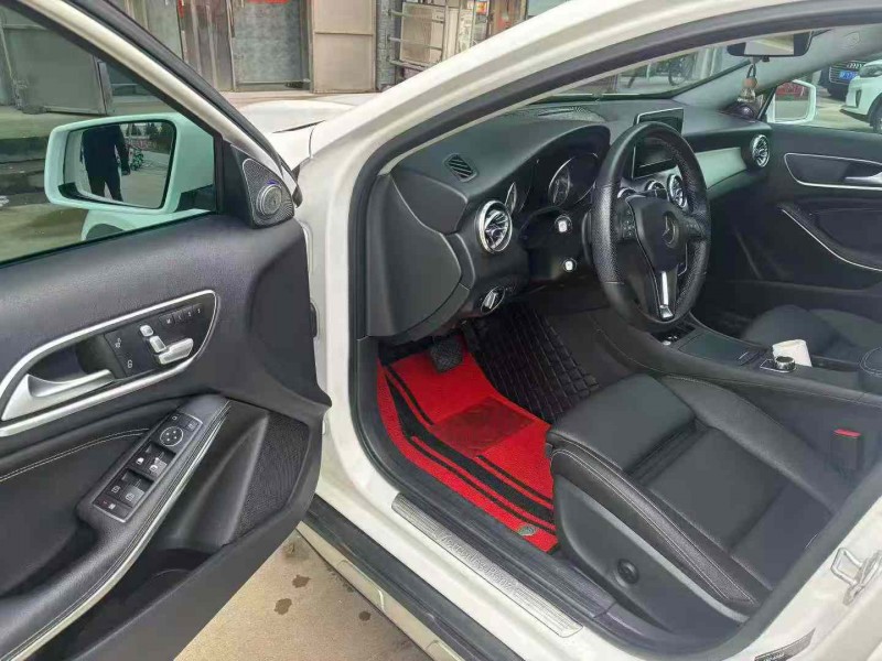 保定16年奔驰GLA8