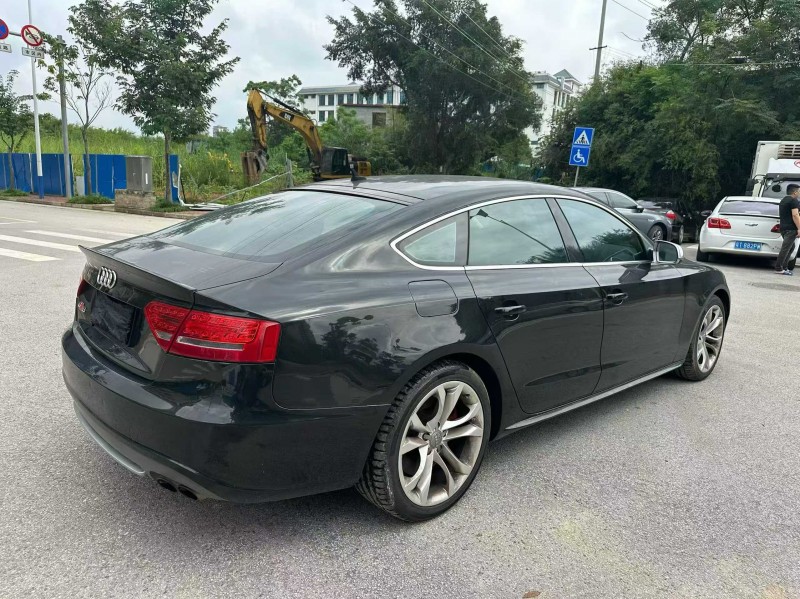 南宁11年奥迪S57