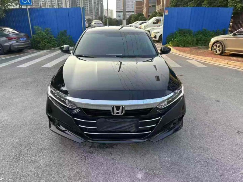 南宁23年本田雅阁1