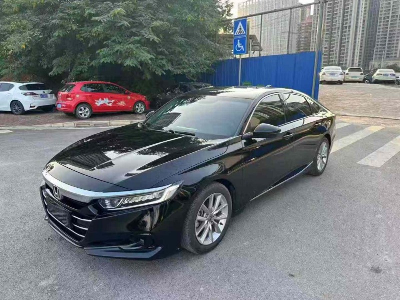 南宁23年本田雅阁2