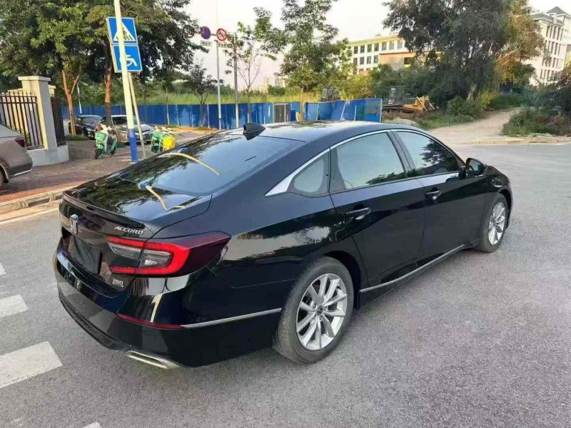 南宁23年本田雅阁7