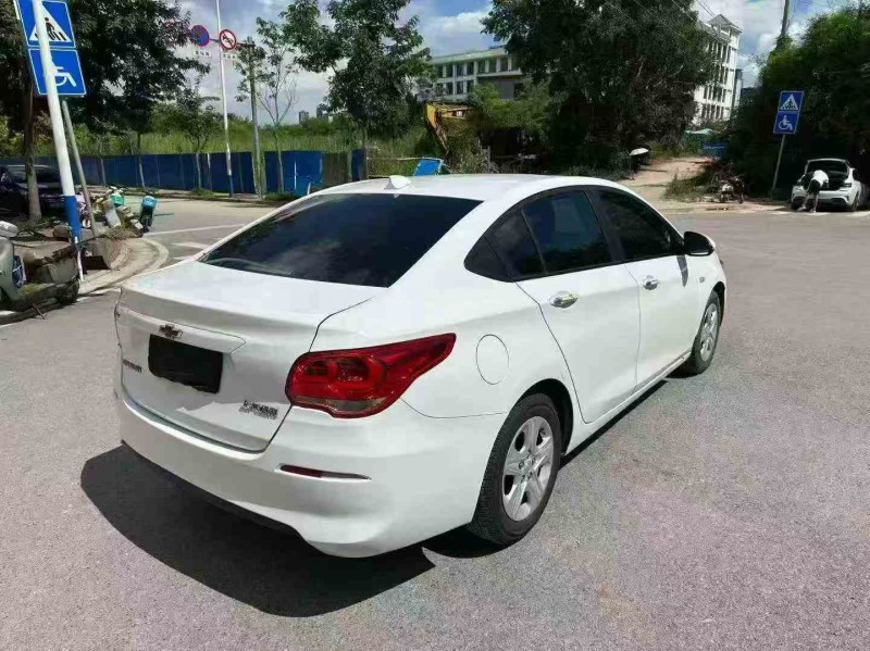 南宁18年雪佛兰科沃兹8