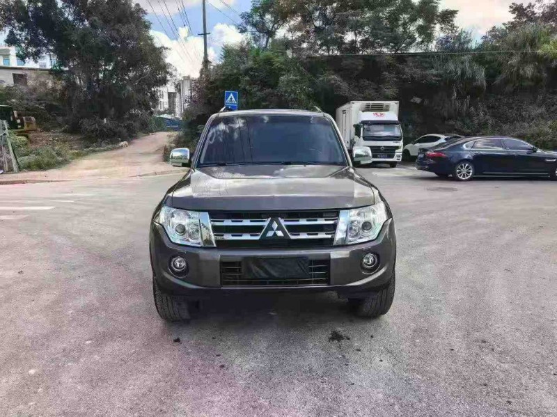 南宁14年三菱帕杰罗1