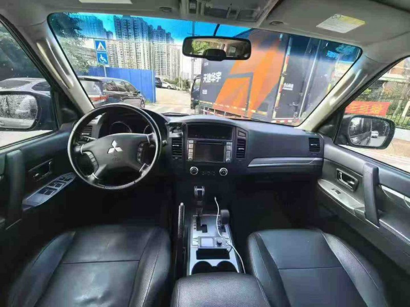 南宁14年三菱帕杰罗5