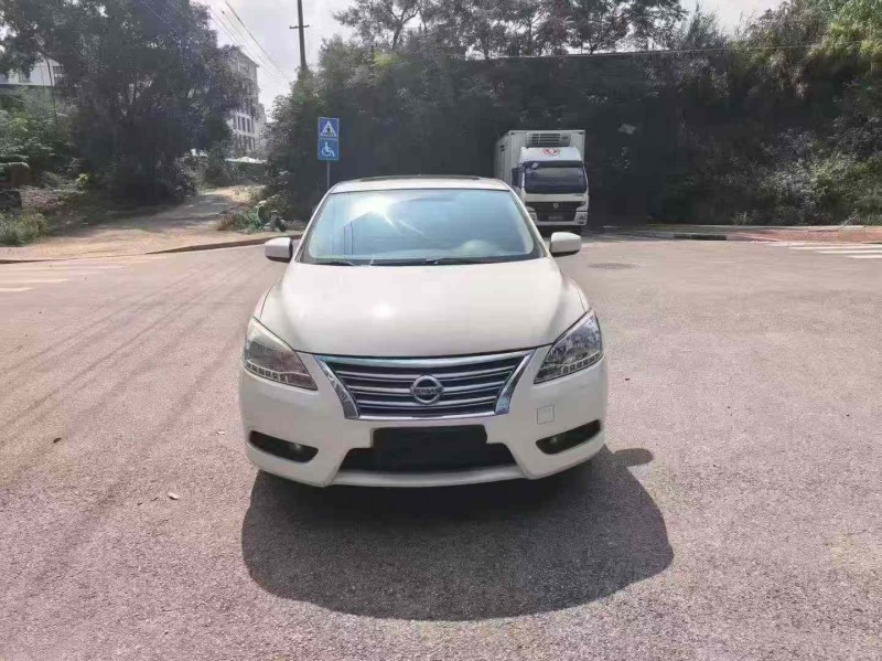 南宁15年日产轩逸1