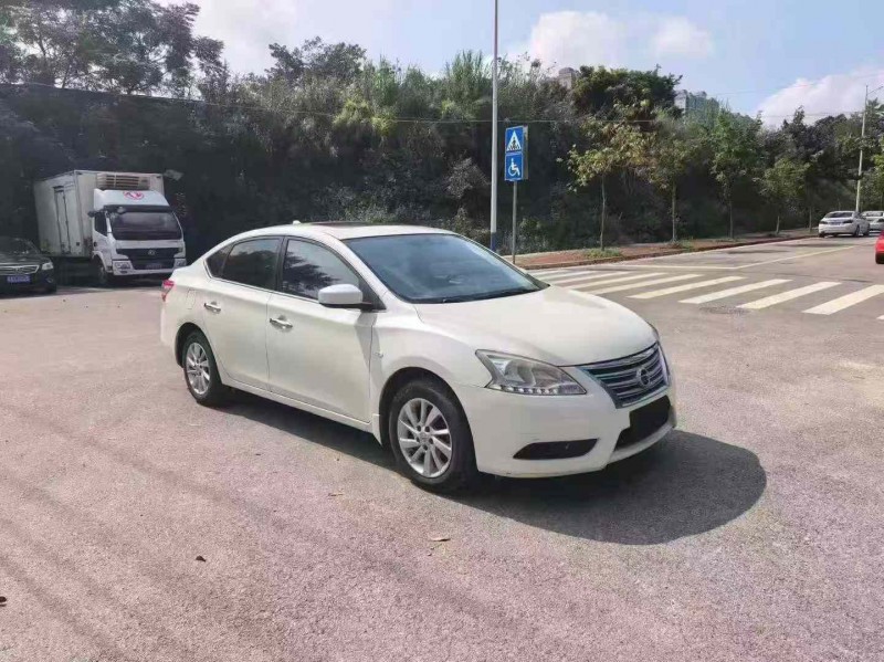 南宁15年日产轩逸3