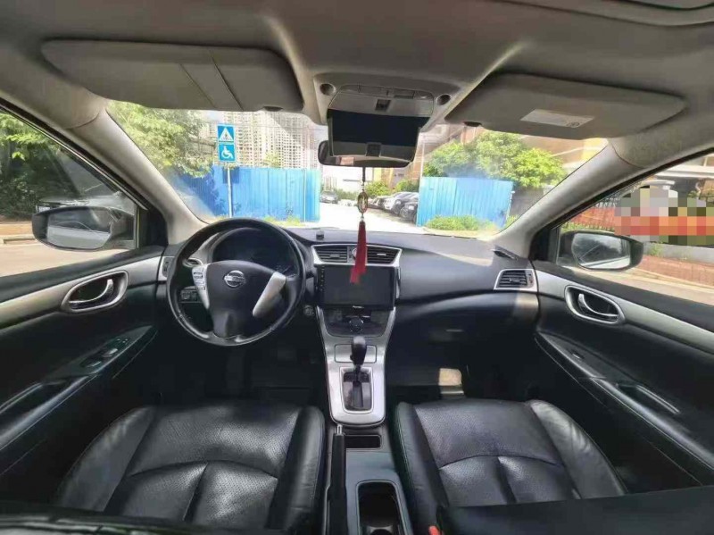 南宁15年日产轩逸5