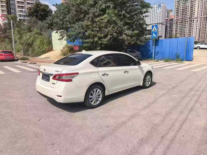 南宁15年日产轩逸7