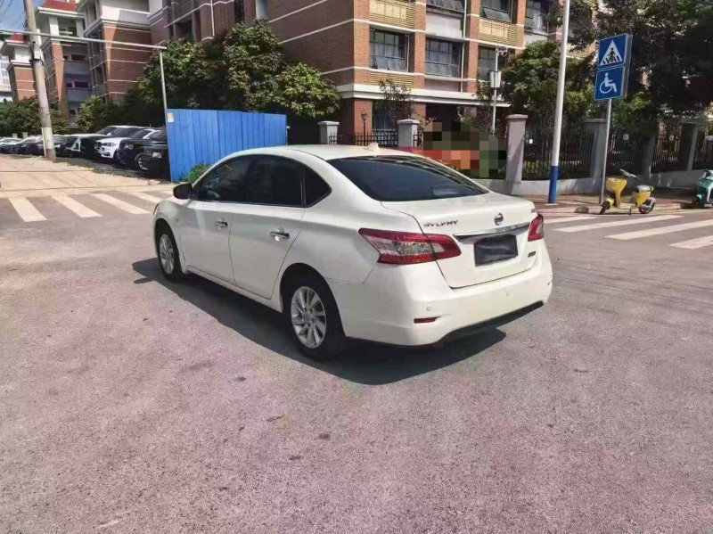 南宁15年日产轩逸8