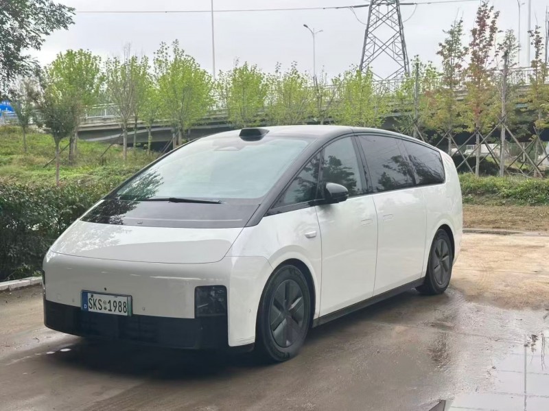 青岛24年理想mega3