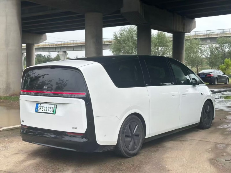 青岛24年理想mega7