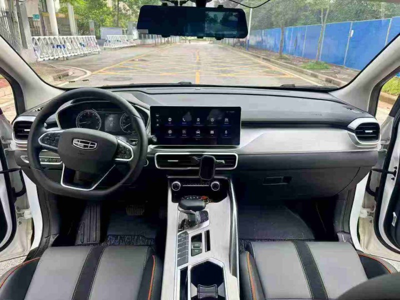 南宁23年吉利缤越5