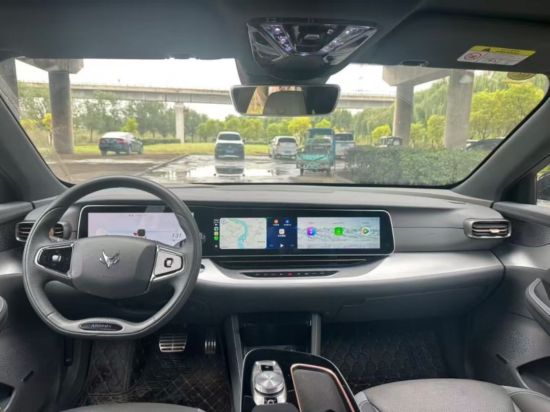 青岛25年极狐汽车阿尔法6