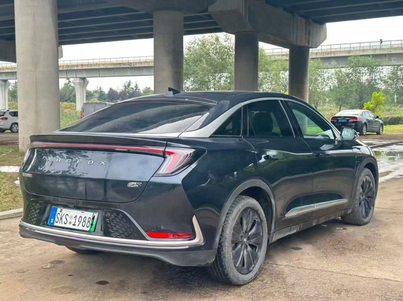 青岛25年极狐汽车阿尔法8