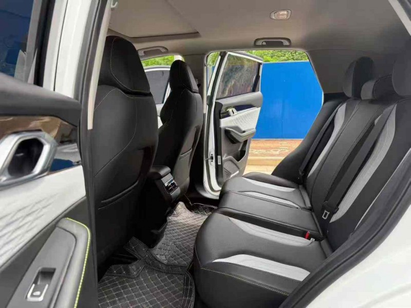 南宁24年吉利缤越6