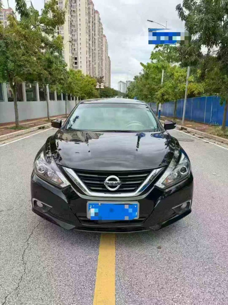 南宁17年日产天籁1