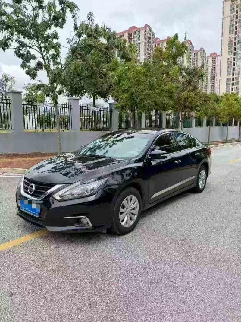 南宁17年日产天籁2