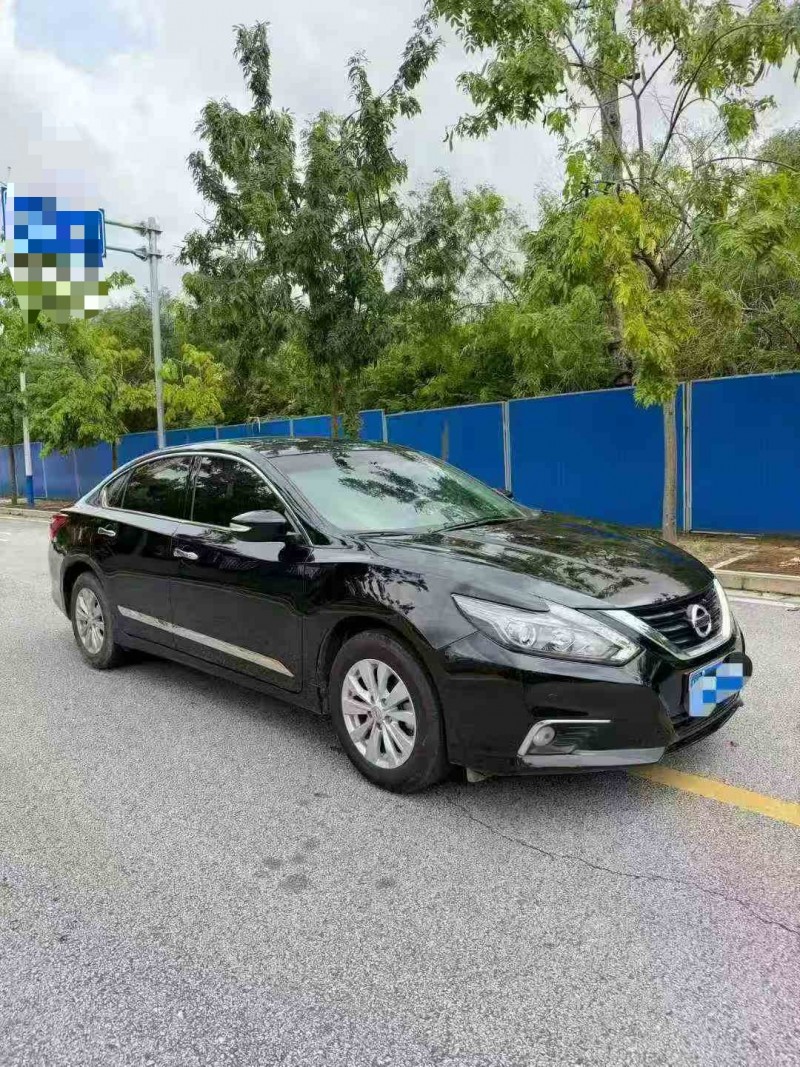 南宁17年日产天籁3