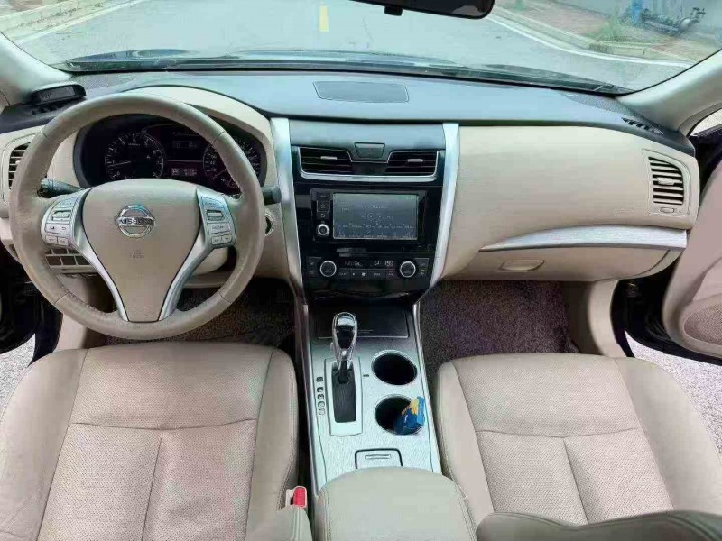 南宁17年日产天籁5