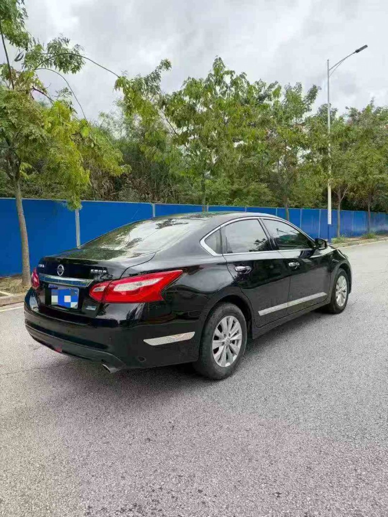 南宁17年日产天籁8