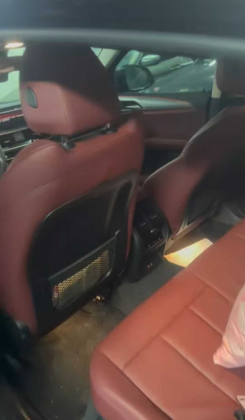 广州21年宝马X43