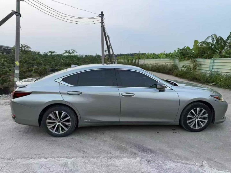 佛山20年雷克萨斯ES8