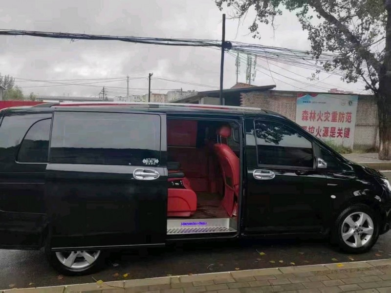 石家庄18年奔驰威霆8