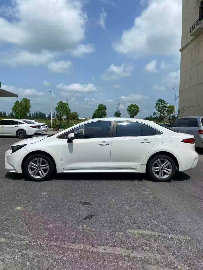 襄阳23年丰田雷凌7