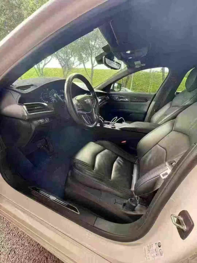 重庆20年凯迪拉克CT64