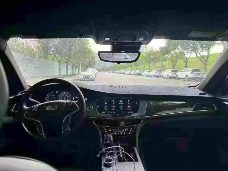 重庆20年凯迪拉克CT65