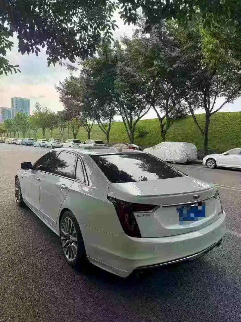 重庆20年凯迪拉克CT67