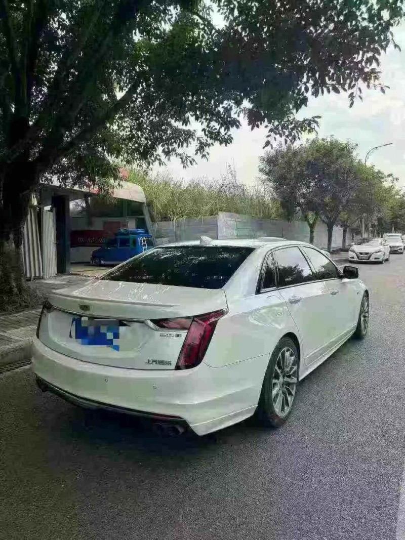 重庆20年凯迪拉克CT68