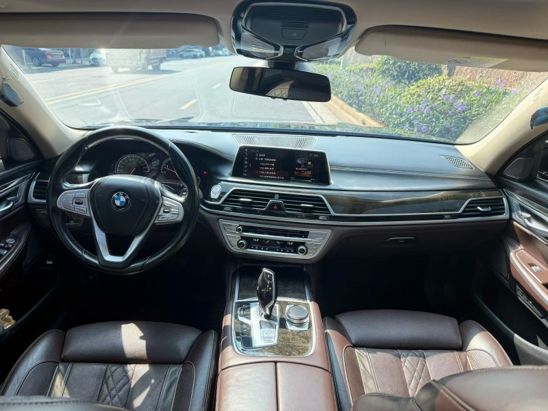 娄底19年宝马7系3