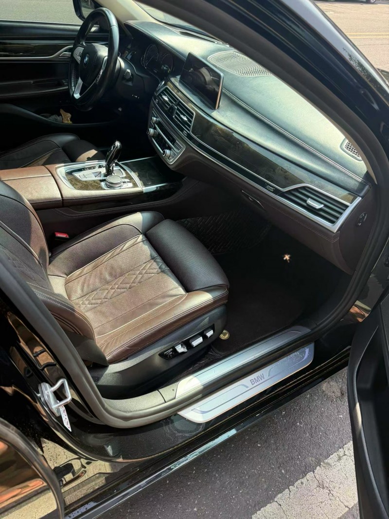 娄底19年宝马7系5