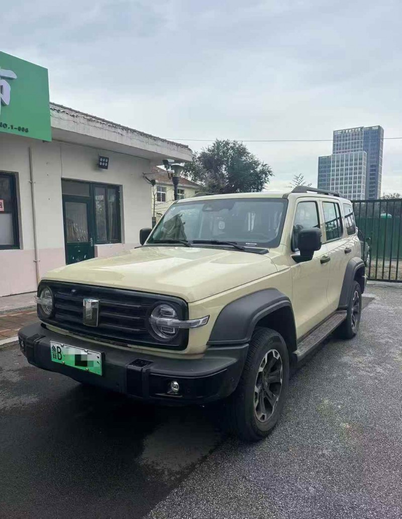 青岛25年长城汽车坦克2