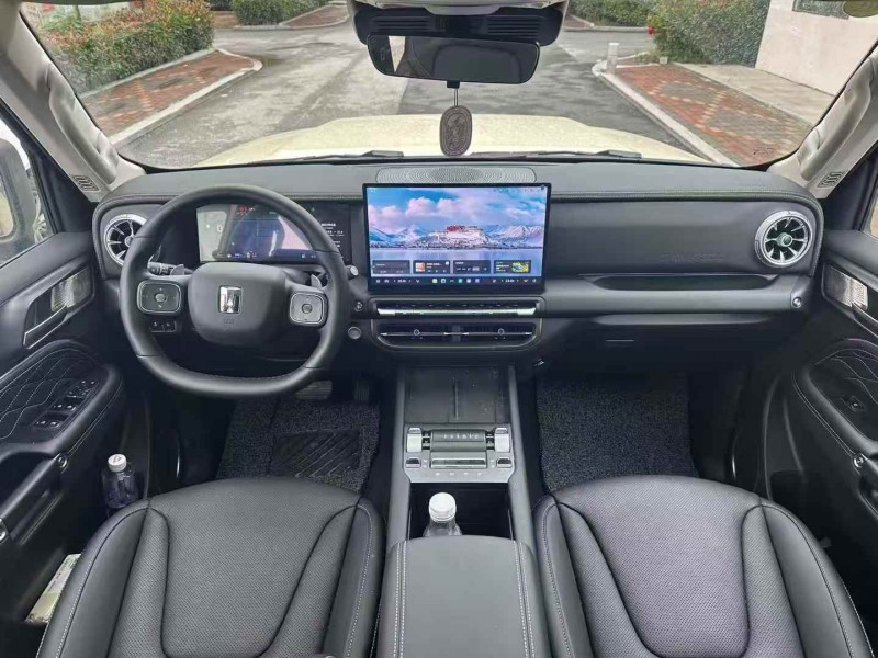 青岛25年长城汽车坦克5